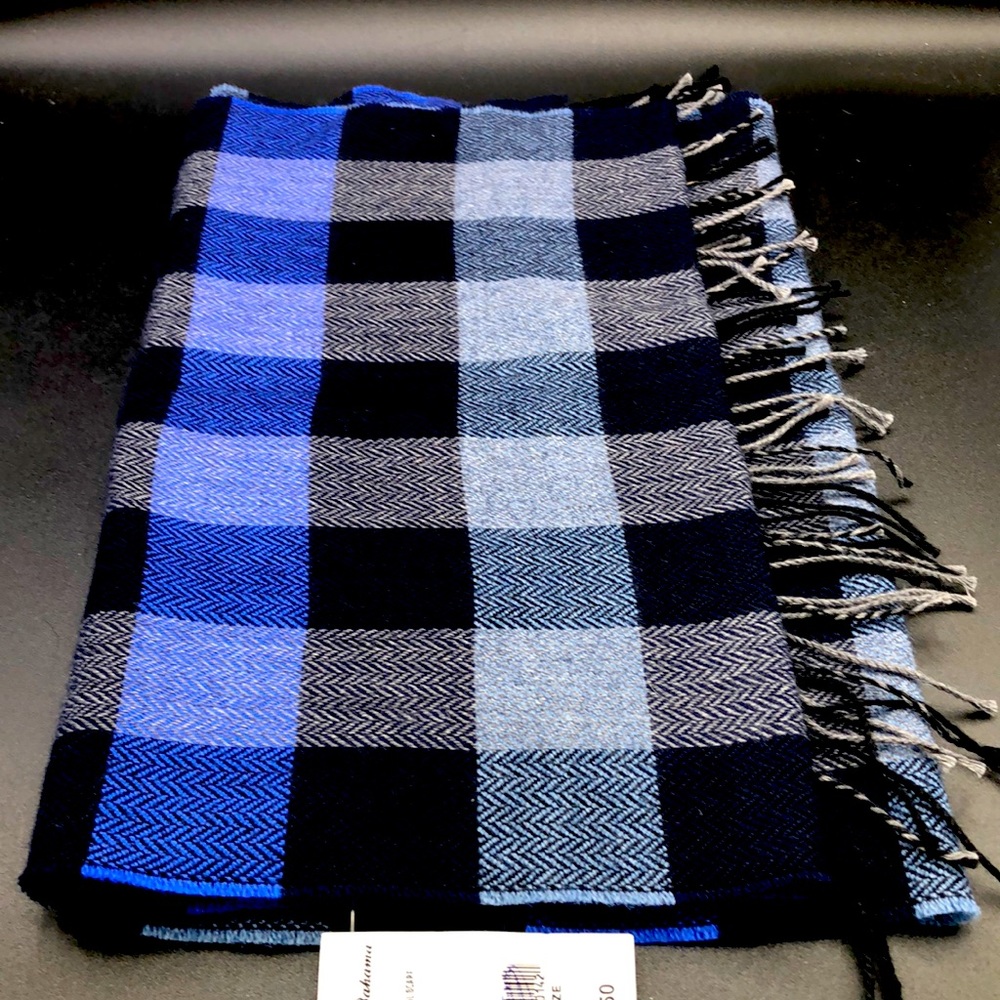 Tommy Bahama Scarf 6’2” x 1’5”. 50 Wool 50% acrylic. NWT.